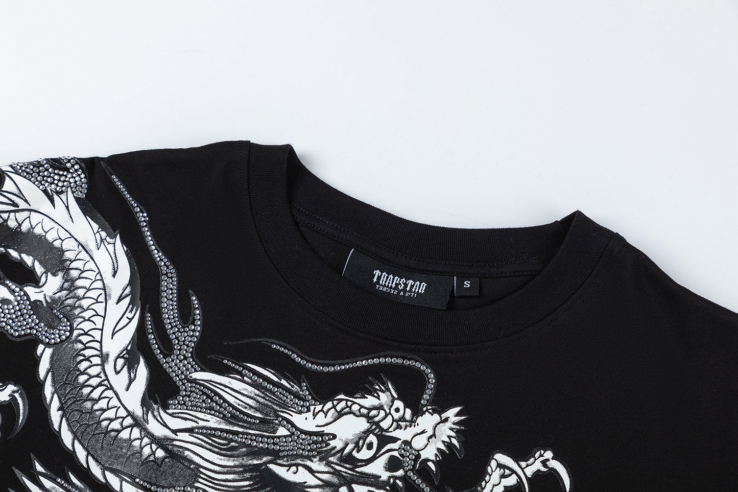 Black Trapstar unisex oversized T-shirt with white dragon graphic and rhinestone details - view 9