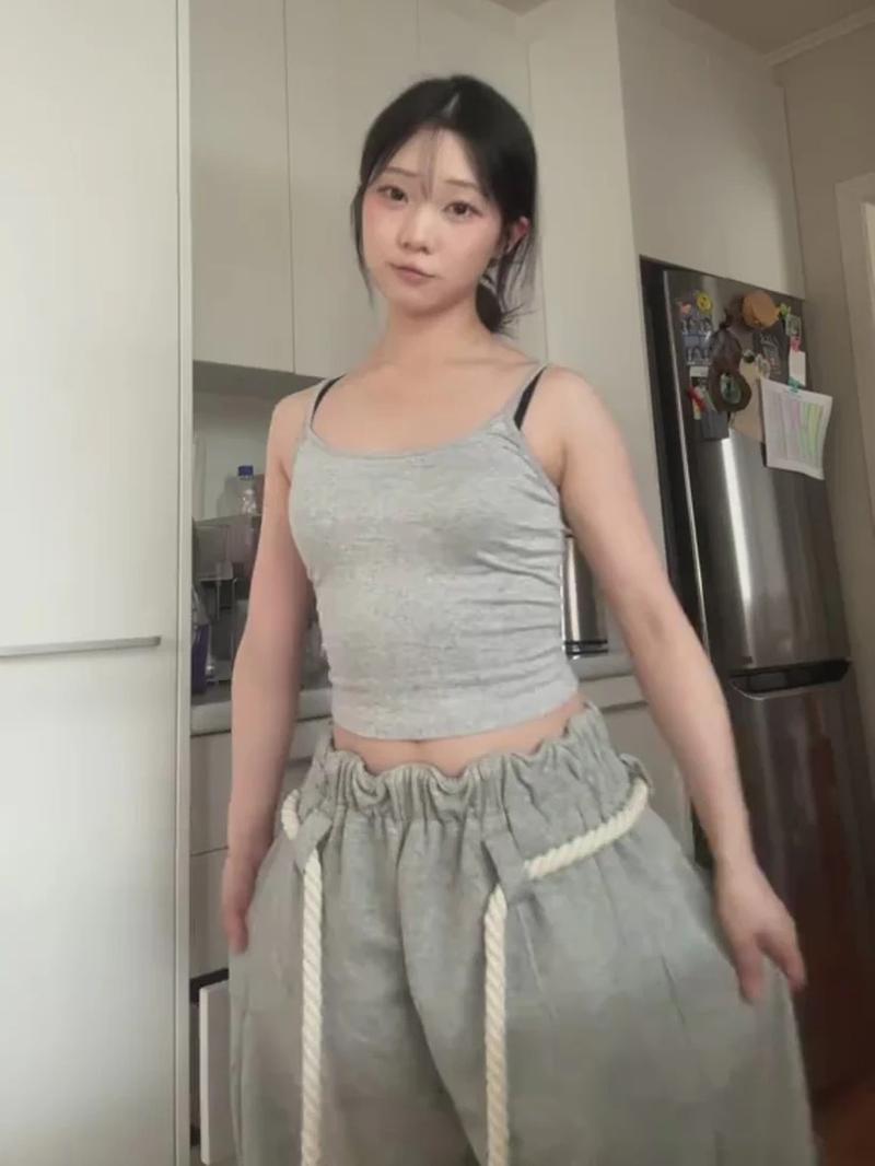 Aelfric Eden Y2K Baggy Pants Ultra Wide Leg Sweatpants 2025 Elastic Waist Trend Lantern Trouser Women's Casual Streetwear Super Baggy Barrel Sweatpants Clothes Fit - Seldom Seen Styles