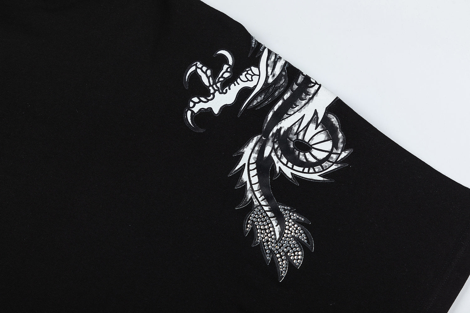 Black Trapstar unisex oversized T-shirt with white dragon graphic and rhinestone details - view 2
