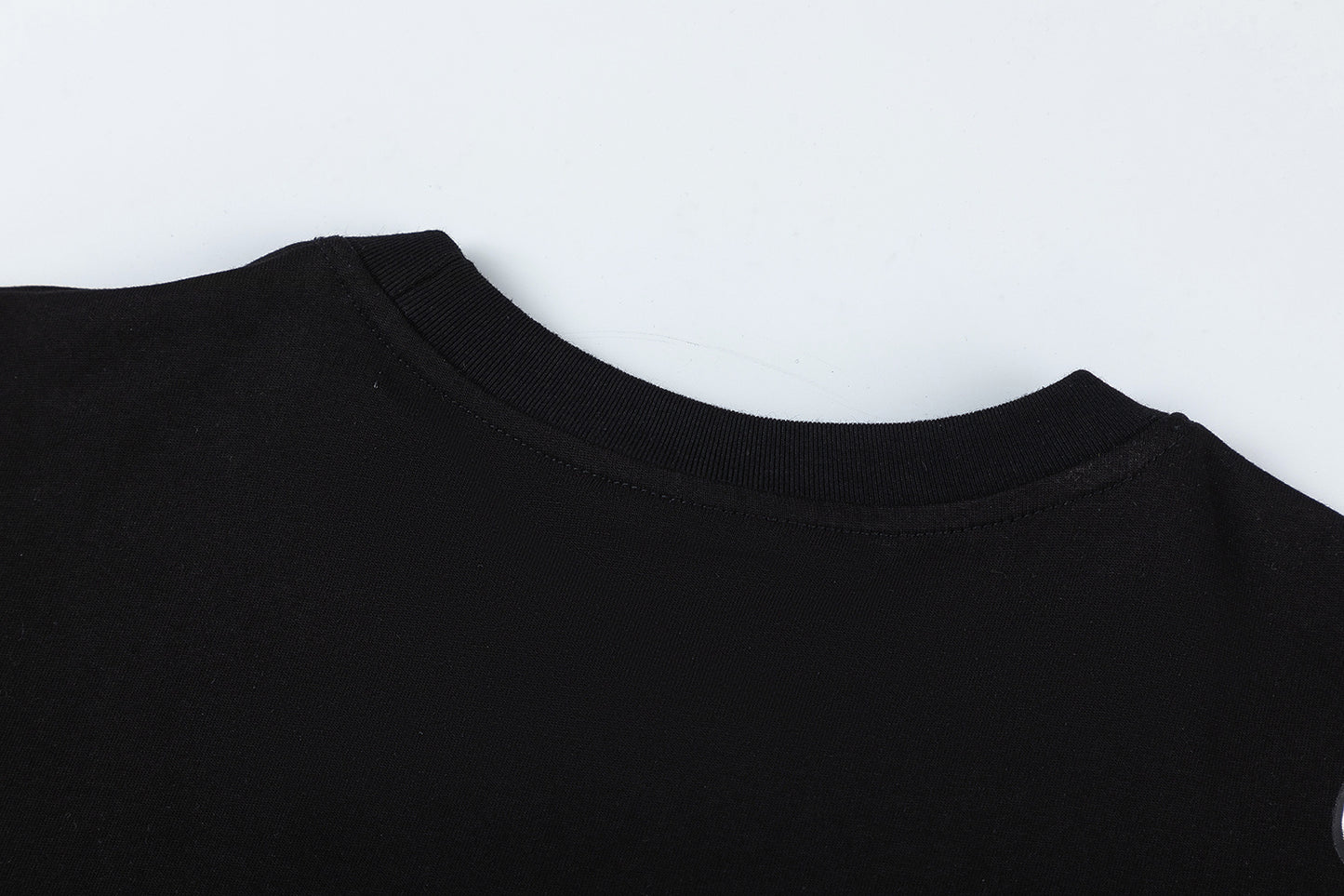 Black Trapstar unisex oversized T-shirt with white dragon graphic and rhinestone details - view 3