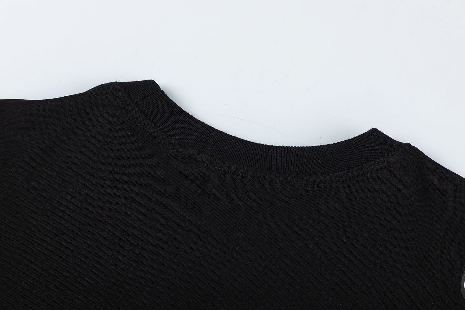 Black Trapstar unisex oversized T-shirt with white dragon graphic and rhinestone details - view 3