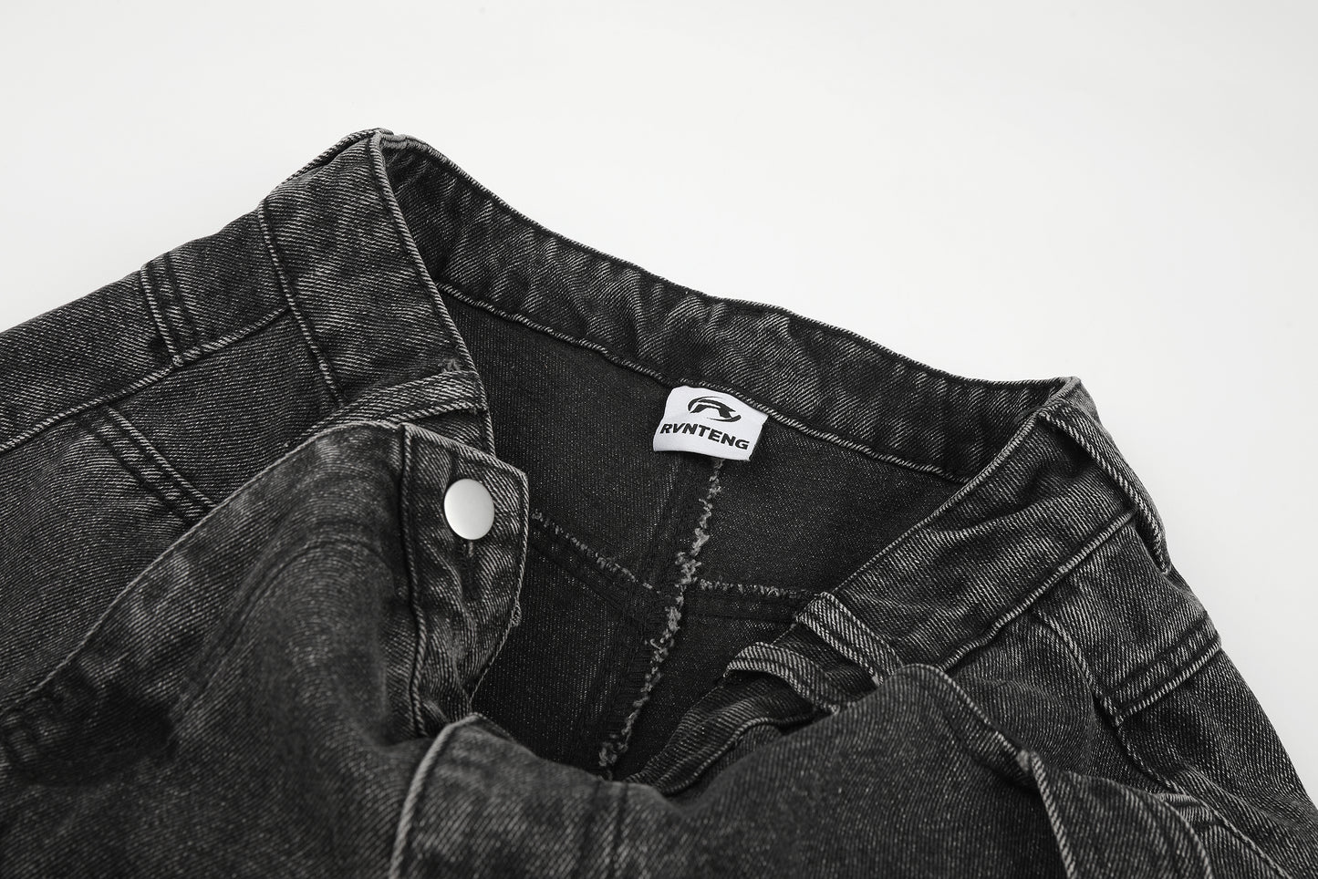 Women's Multi-Pocket Buckle Strap Distressed Denim Shorts High Waist Wide Leg Raw Hem Casual Streetwear Jean Shorts