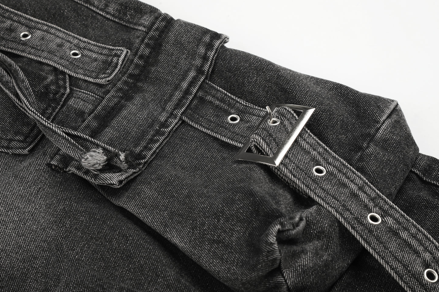 Women's Multi-Pocket Buckle Strap Distressed Denim Shorts High Waist Wide Leg Raw Hem Casual Streetwear Jean Shorts