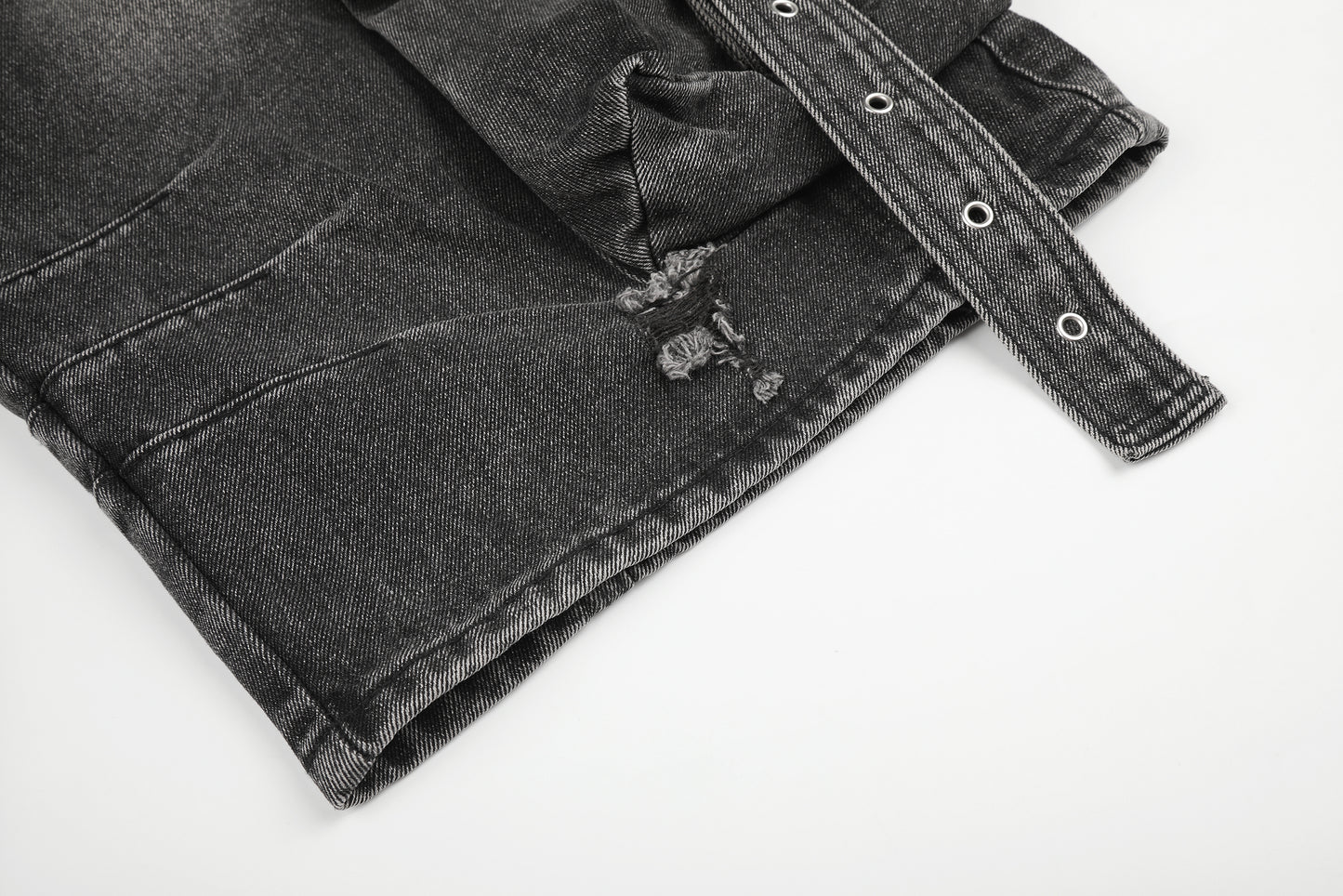 Women's Multi-Pocket Buckle Strap Distressed Denim Shorts High Waist Wide Leg Raw Hem Casual Streetwear Jean Shorts