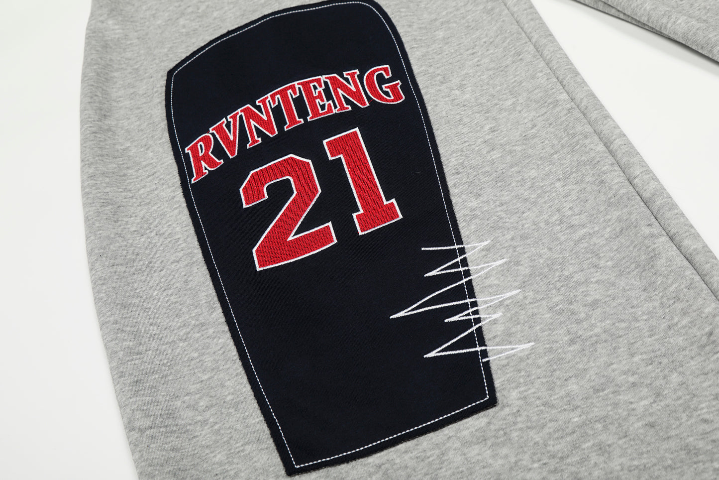 Women's RVNTENG 21 American Flag Heart Patch Embroidery Balloon Wide Leg Sweatpants Elastic Waist Drawstring Y2K Streetwear Jogger Pants