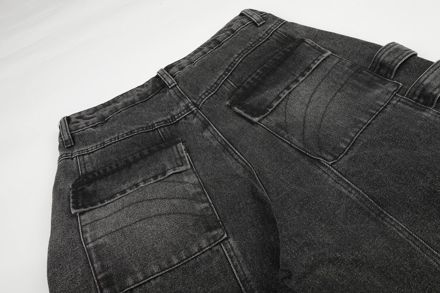 Women's Multi-Pocket Buckle Strap Distressed Denim Shorts High Waist Wide Leg Raw Hem Casual Streetwear Jean Shorts