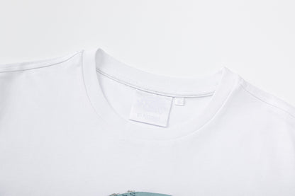 White Graphic Print Crewneck T-Shirt, Blue-Gray Graffiti Streetwear Short Sleeve Tee