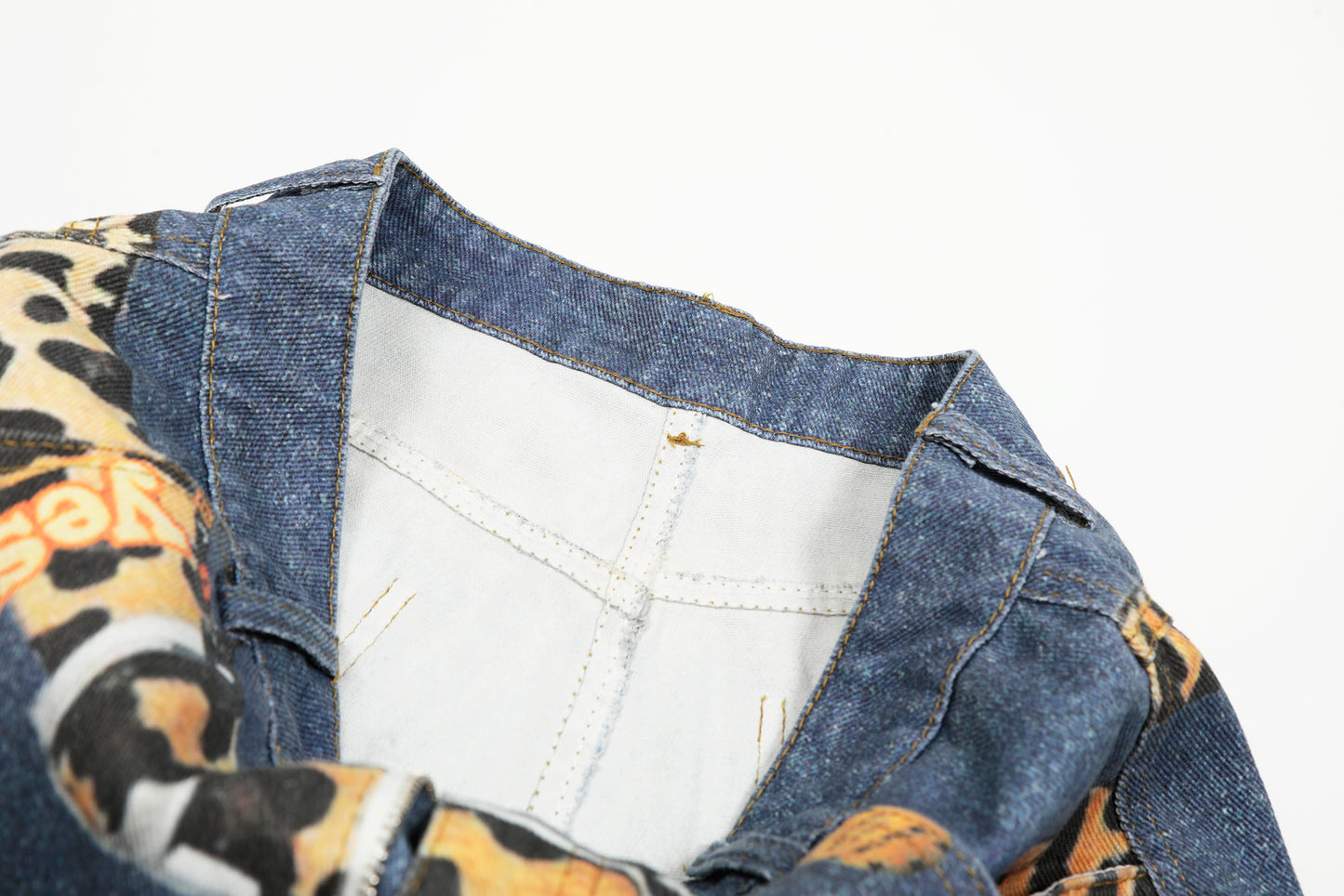 Women's RVNTENG Leopard Belt Multi-Badge Key Charm Wide Leg Denim Shorts High Waist Y2K Streetwear Jean Shorts