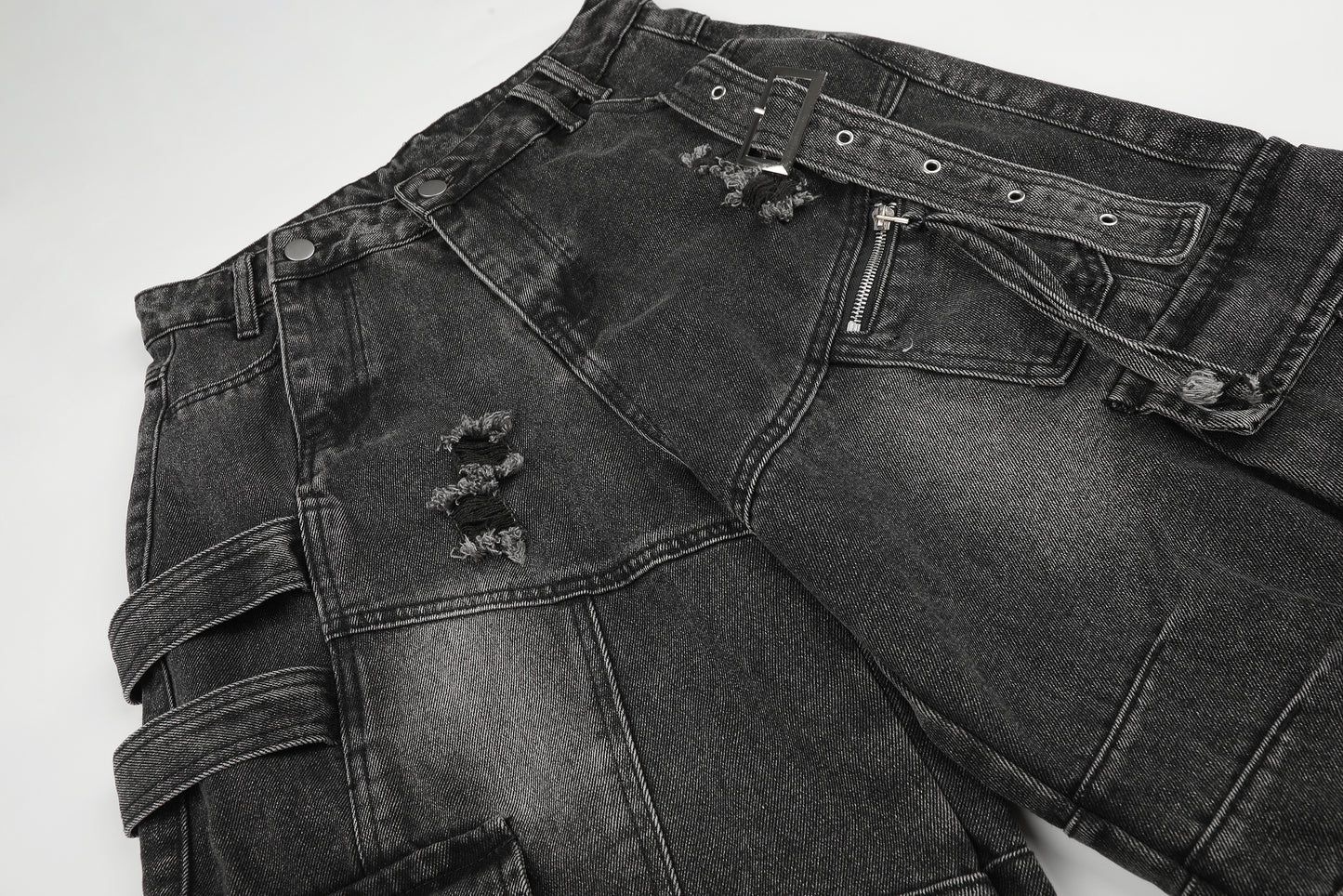 Women's Multi-Pocket Buckle Strap Distressed Denim Shorts High Waist Wide Leg Raw Hem Casual Streetwear Jean Shorts
