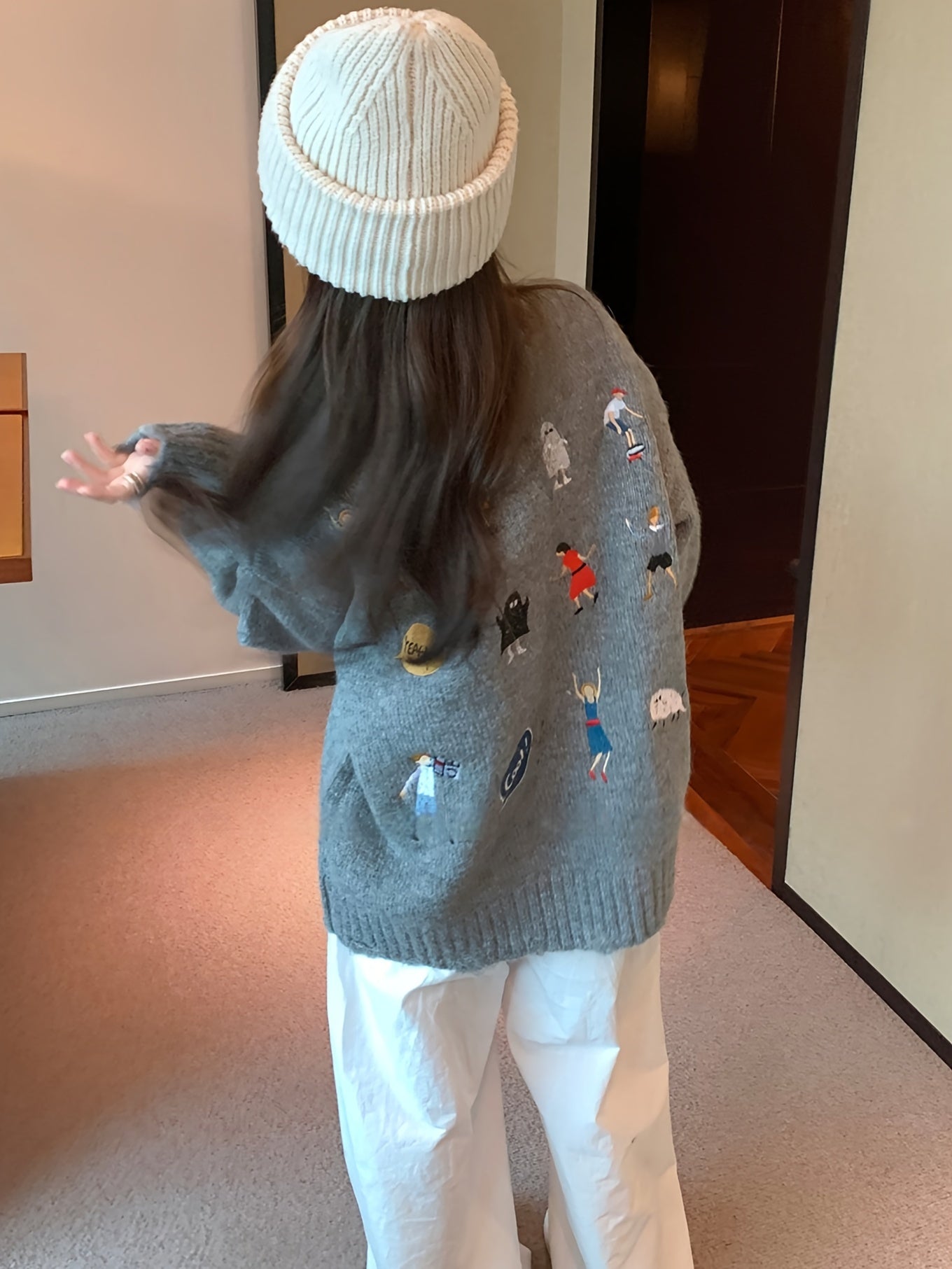 Pullover mit Rundhalsausschnitt und Cartoon-Stickerei, süßer Pullover mit überschnittenen Schultern und langen Ärmeln für Herbst und Winter, Damenbekleidung