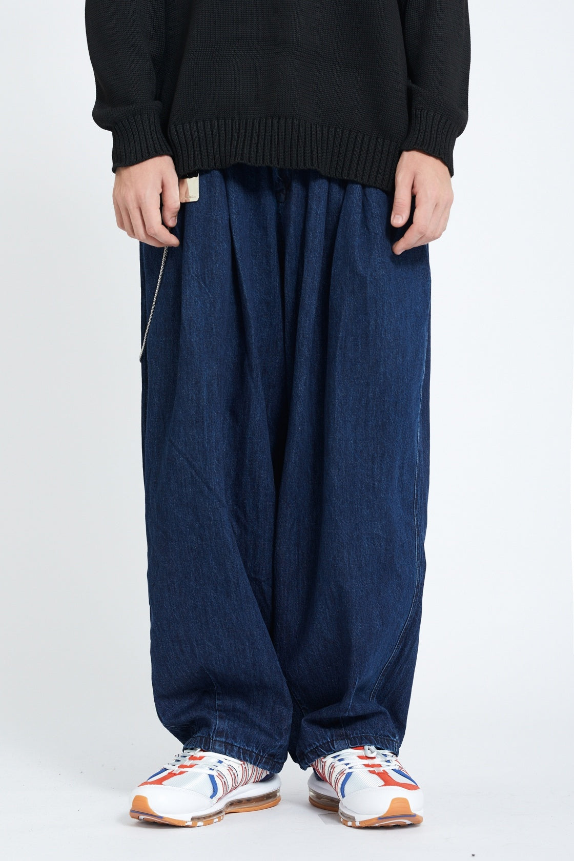 Pleated Wide Leg Denim Jogger Pants Elastic Waist Chain Detail Balloon Fit Streetwear Y2K Jeans