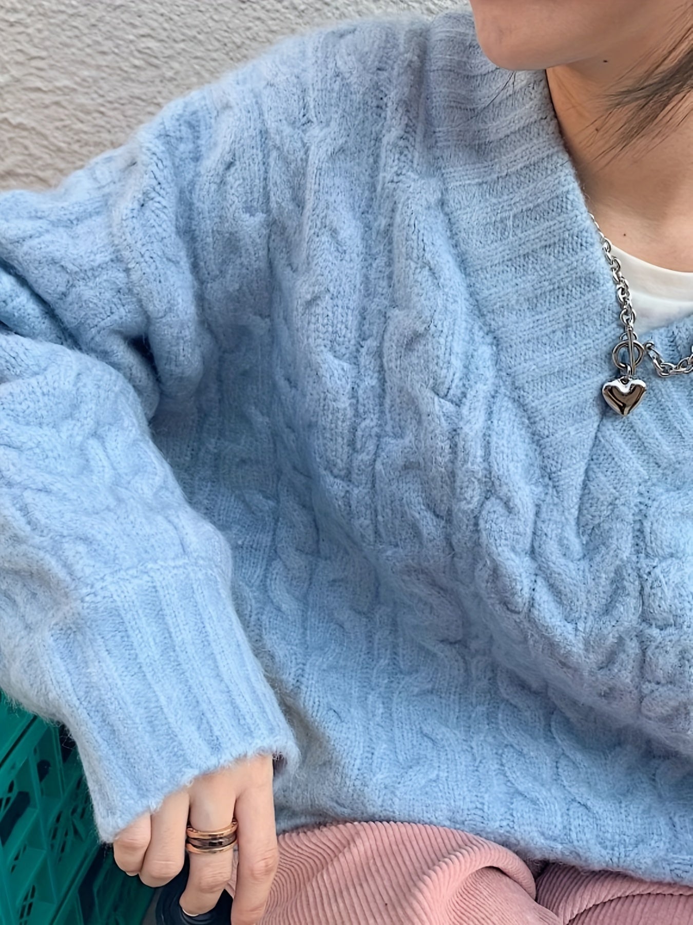 Gemütlicher hellblauer V-Ausschnitt-Pullover mit Zopfmuster für Damen – lässiger, 100 % Polyester-Strickpullover in Volltonfarbe mit langen Ärmeln für alle Jahreszeiten