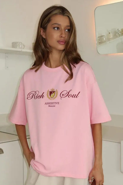Minimalistisches lässiges T-Shirt aus Baumwolle mit frischem Print und kurzen Ärmeln