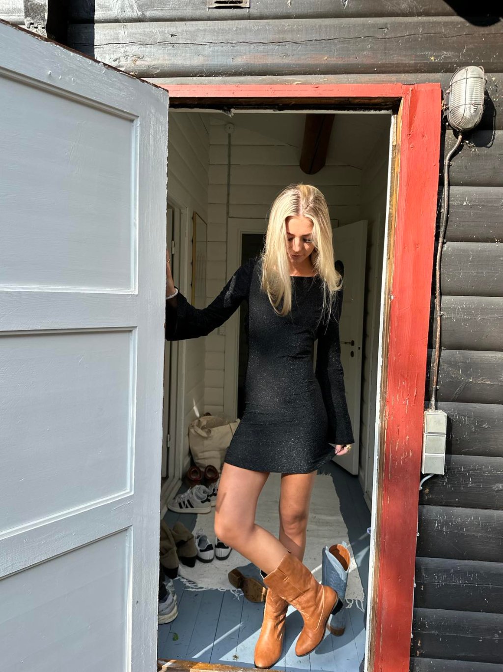 Solange glitterkjole med åben ryg - Sort - Seldom Seen Styles