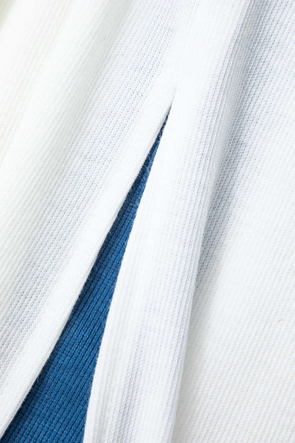 Robe longue côtelée fendue à col en V et blocs de couleur