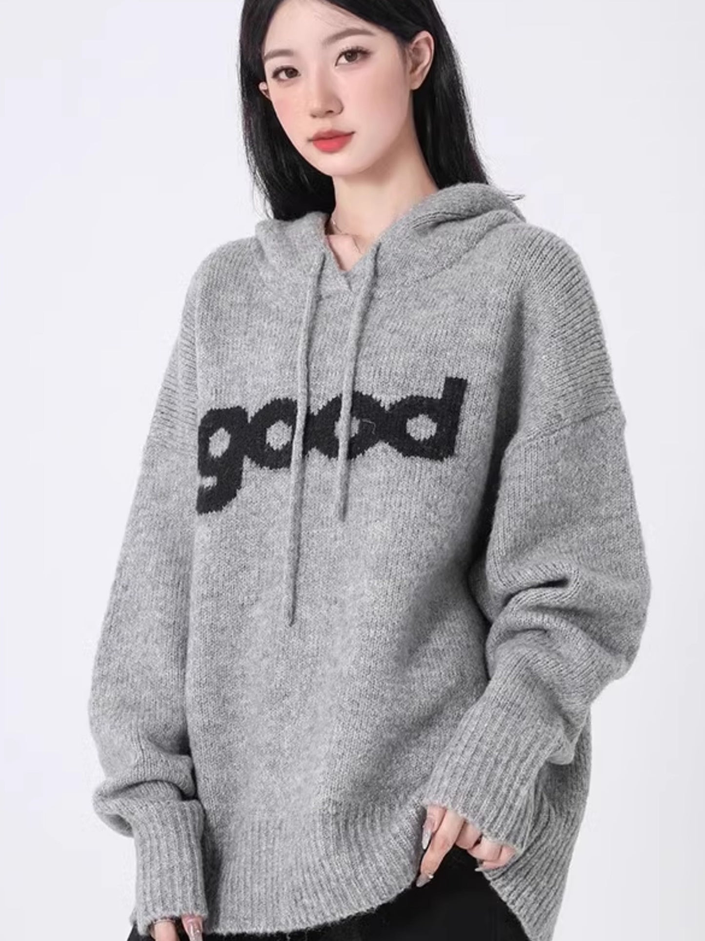 Gemütlicher grauer Kapuzenpullover mit Buchstabendesign - Perfekt für alle Jahreszeiten