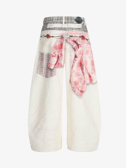 Bedruckte Patchwork-Jeans mit Taillengrafik und Drapierung in Fassform
