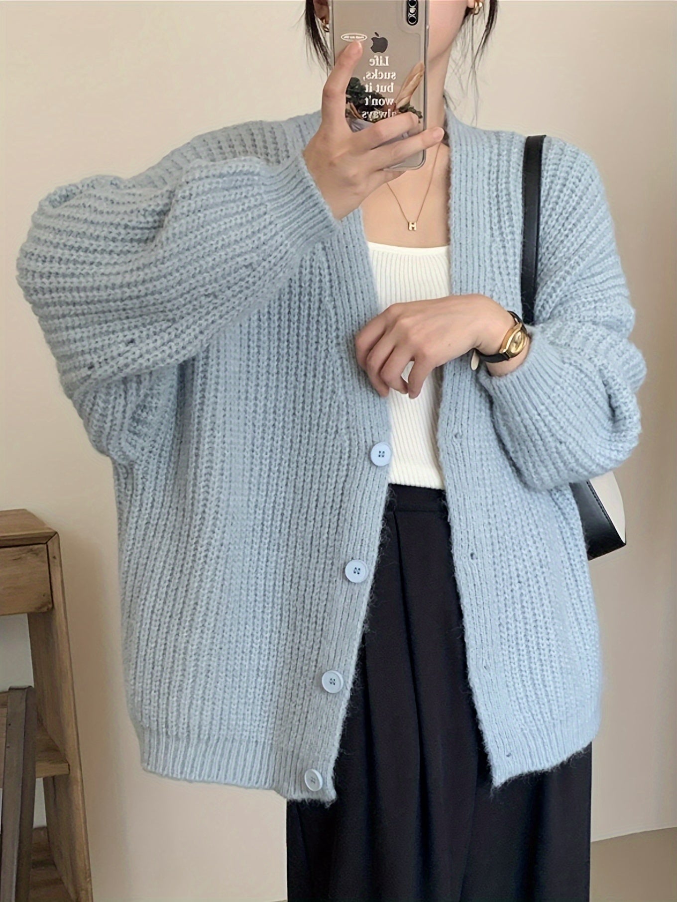 Strickjacke mit überschnittenen Schultern und Knopfleiste vorne, lässiger V-Ausschnitt, langärmelige Strickjacke für Herbst und Winter, Damenbekleidung