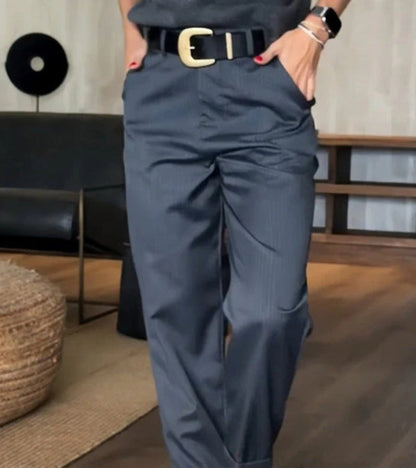 Mathilda | Pantalone Striato, Una Silhouette Snella