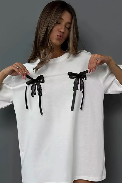 Minimalistisches Freizeit-T-Shirt mit 3D-Schleife und kurzen Ärmeln