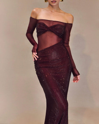 Robe longue ajustée en résille transparente et scintillante avec épaules dénudées pour Noël