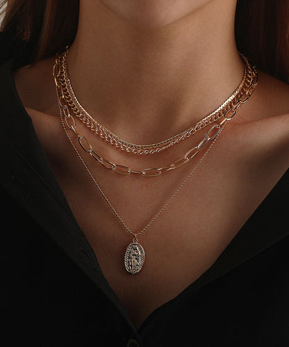 Goldfarbene Halskette mit mehrlagigem Charm und Anhänger