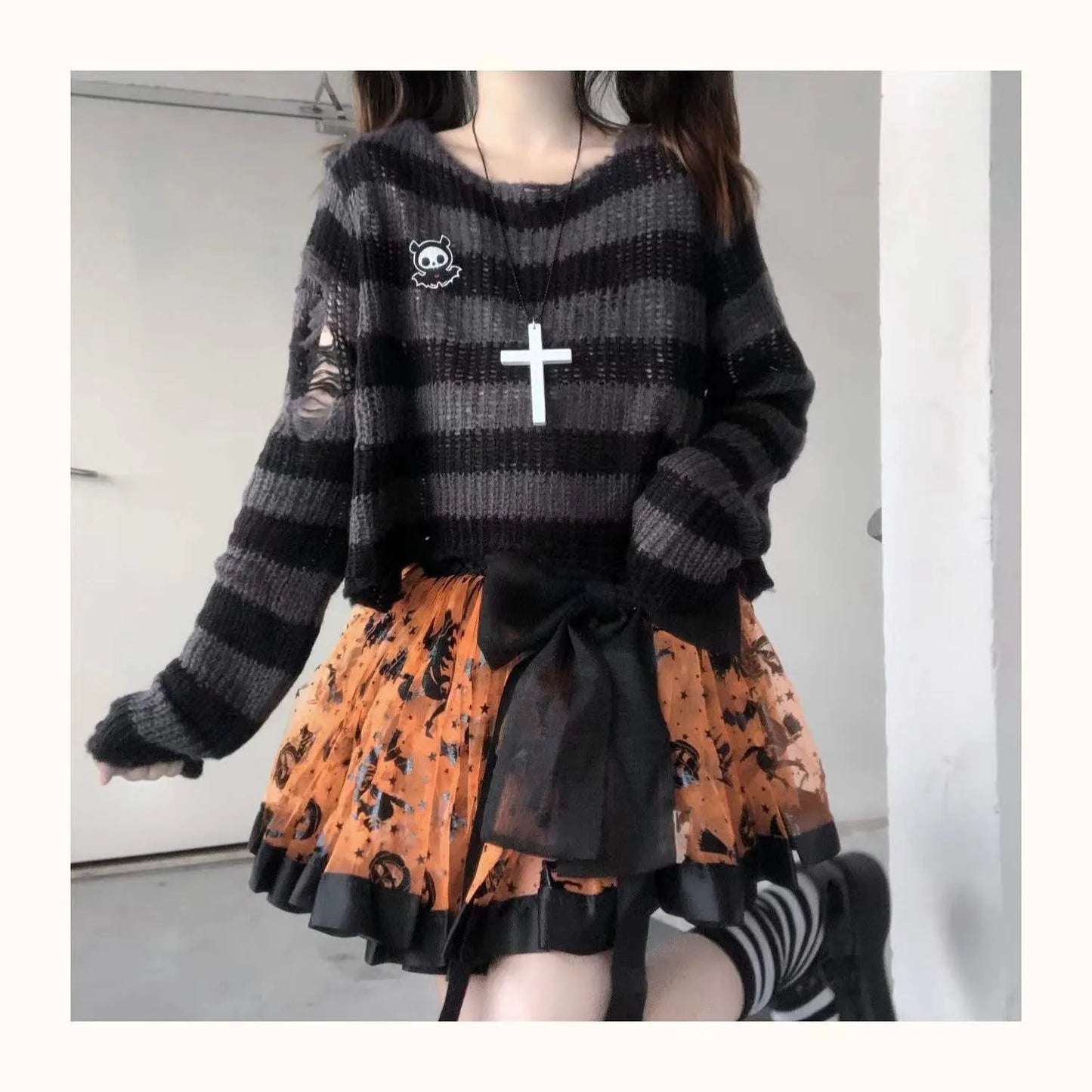 Karrram Rosa Gestreiften Gothic Pullover Frauen Ripped Löcher Lose Gestrickte Pullover Ausgefranste Fee Grunge Jumper Emo Streetwear Lolita