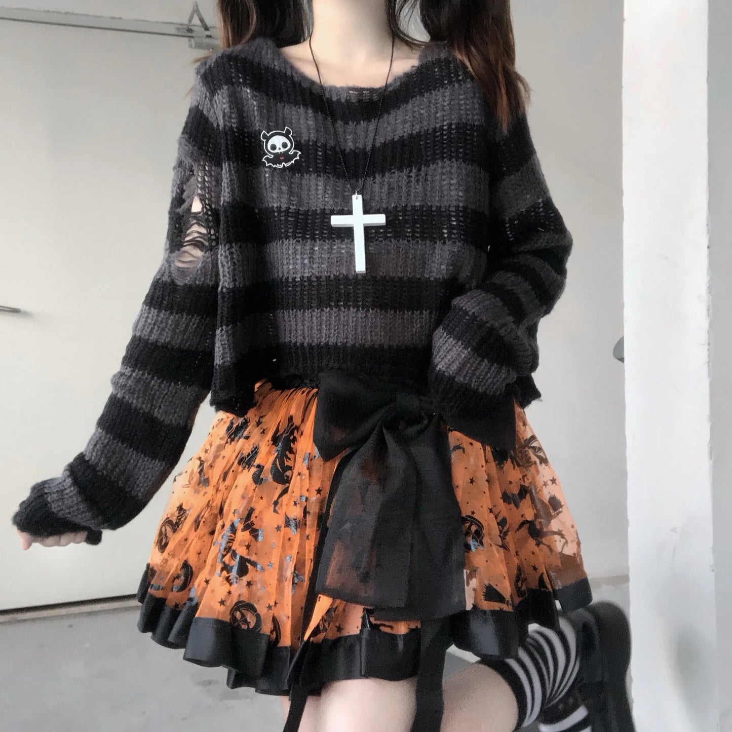 Karrram Rosa Gestreiften Gothic Pullover Frauen Ripped Löcher Lose Gestrickte Pullover Ausgefranste Fee Grunge Jumper Emo Streetwear Lolita