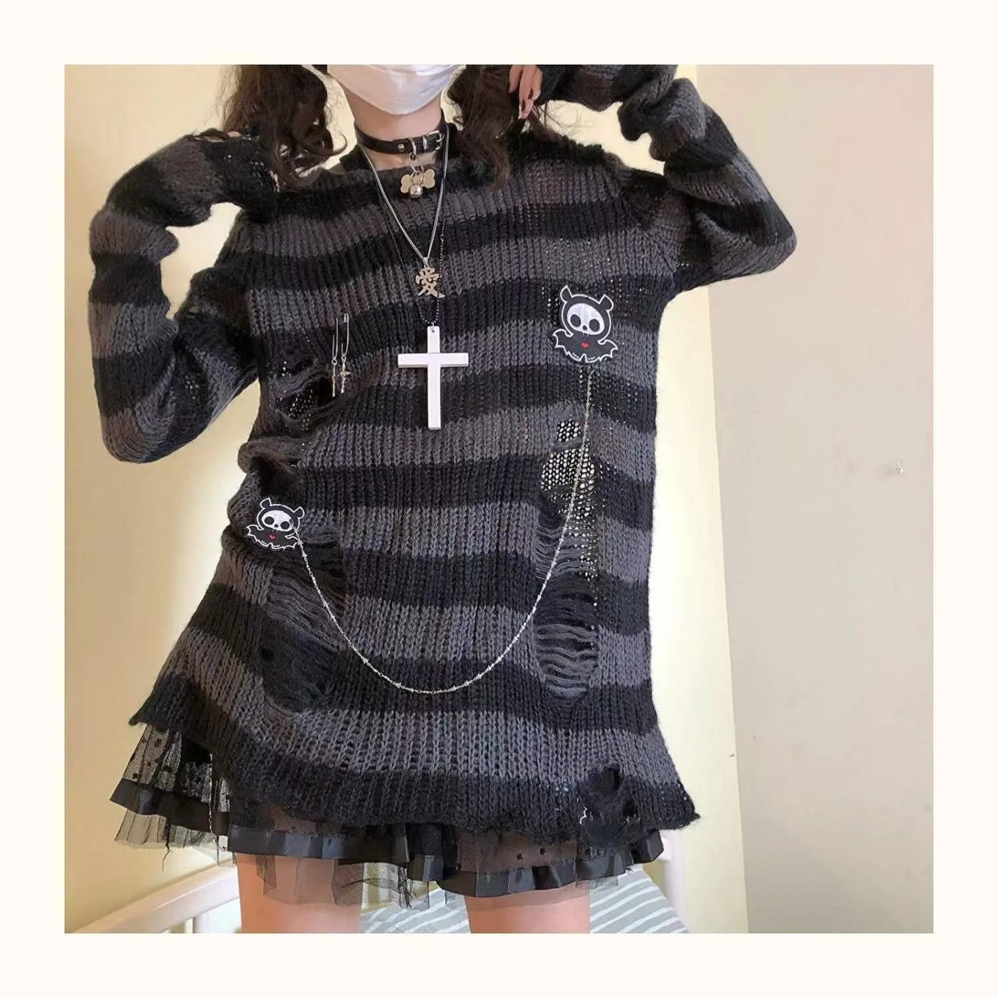 Karrram Rosa Gestreiften Gothic Pullover Frauen Ripped Löcher Lose Gestrickte Pullover Ausgefranste Fee Grunge Jumper Emo Streetwear Lolita