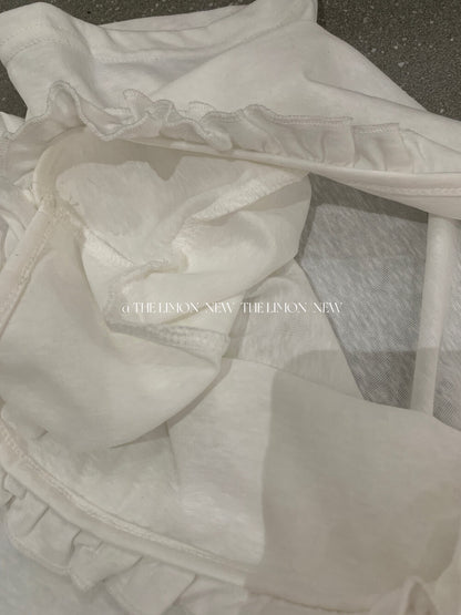 Off-Shoulder T-Shirt mit Rüschen – Weiches, feminines, locker sitzendes Sommer-Freizeit-Shirt