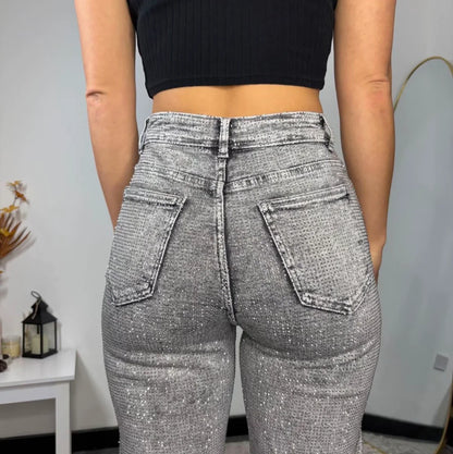 High Waisted Jeans mit Strasssteinen und geradem Bein
