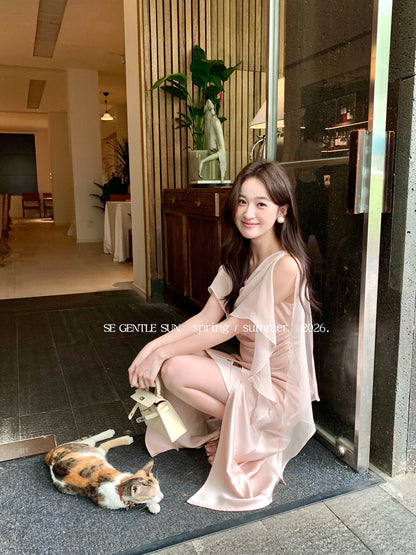 Robe asymétrique en satin à ruban romantique plissé taille ruban coupe sirène pour femme