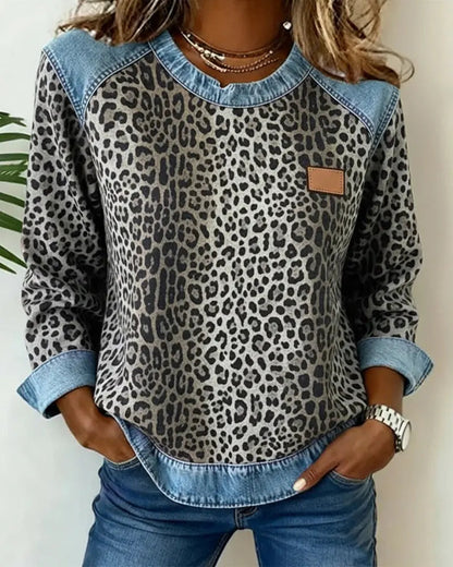 Pullover aus Denim-Patchwork mit Leopardenmuster
