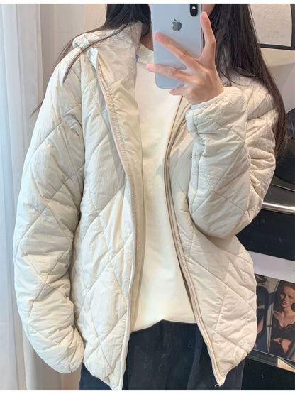 Leichte und warme Maulbeerseide Outdoor winddichte Kapuzen-Rautensteppjacke für Damen und Herren
