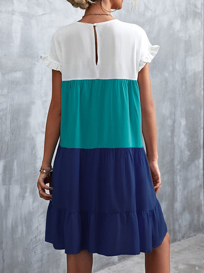 Robes mini à col rond avec manches à volants lâches, couleur contrastante, falbala et plis, coupe fendue
