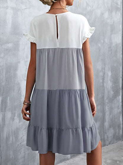 Robes mini à col rond avec manches à volants lâches, couleur contrastante, falbala et plis, coupe fendue