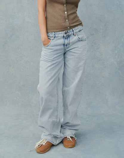 Low Rise Parallel Jeans in 80s Light Blue Wash