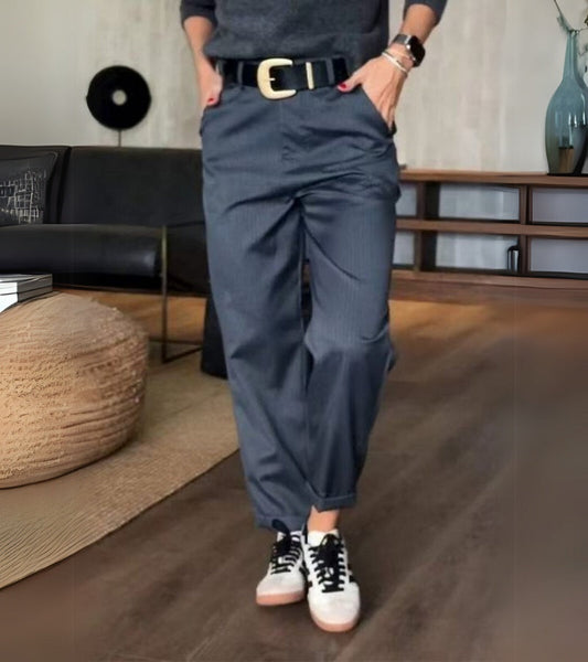 Mathilda | Pantalone Striato, Una Silhouette Snella - Seldom Seen Styles