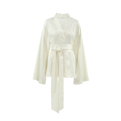 Robe ample ceinturée à col en V