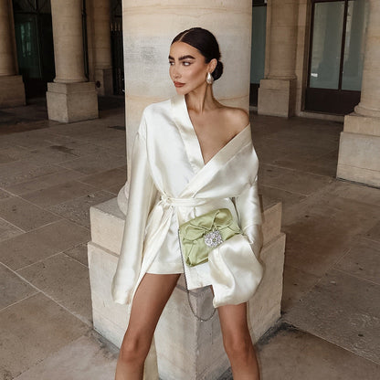 Robe ample ceinturée à col en V