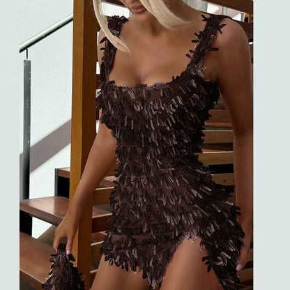 Neues Träger-Off-Shoulder-Hüftrock mit Schlitz und Haaren, schmal geschnitten, reines Verlangen-Temperament-Kleid