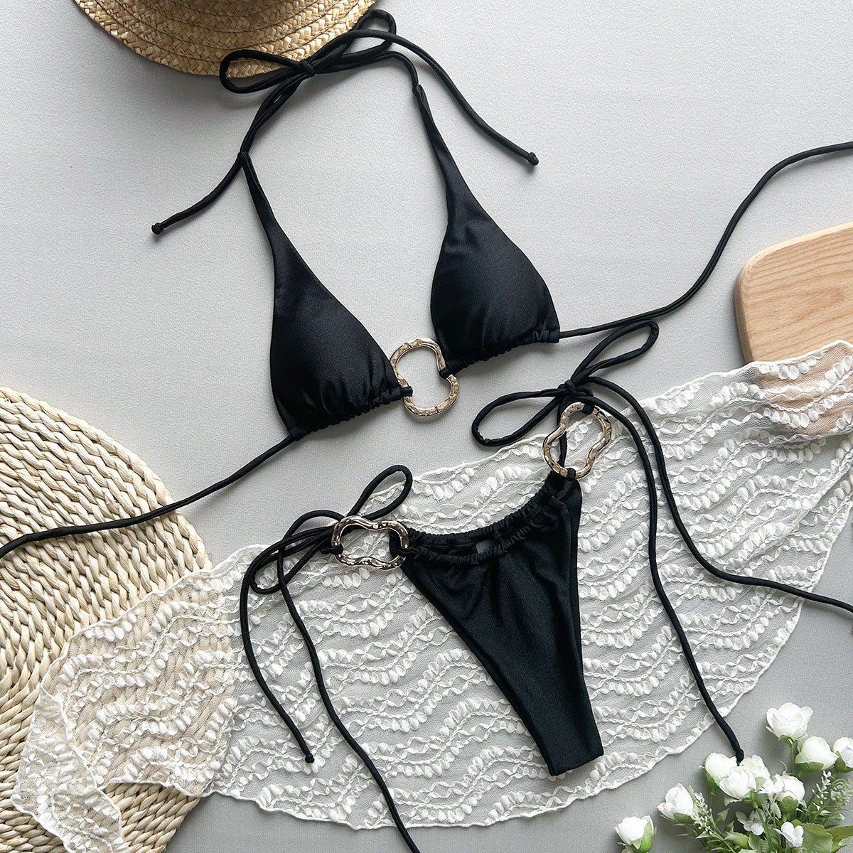 Maillot de bain bikini couleur unie à lacets