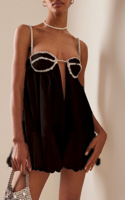 Minikleid mit Muschelsaum und Kristallverzierung