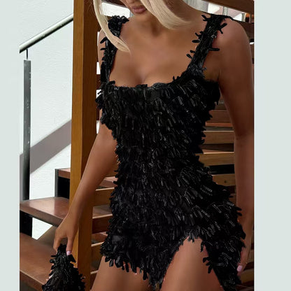 Neues Träger-Off-Shoulder-Hüftrock mit Schlitz und Haaren, schmal geschnitten, reines Verlangen-Temperament-Kleid