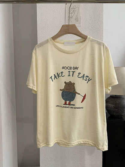 Retro Cartoon Bär Grafik T-Shirt – „Take It Easy“ Locker sitzendes Freizeit-Sommer-T-Shirt