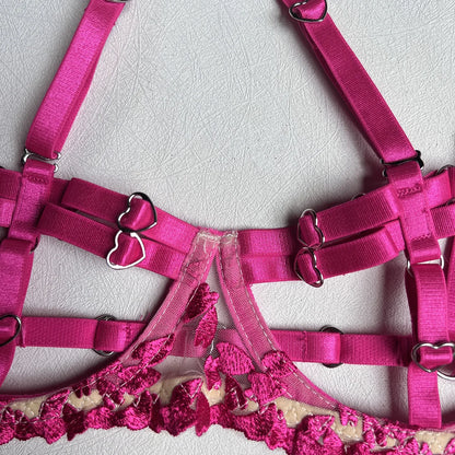 Set of lingerie with adjustable straps