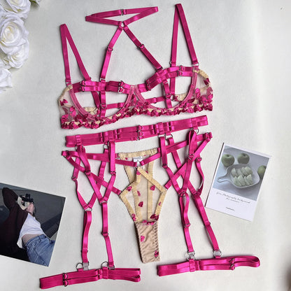 Set of lingerie with adjustable straps