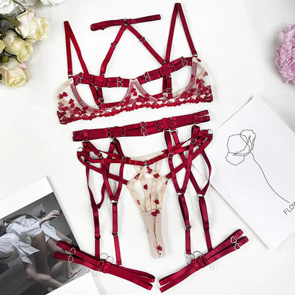 Set of lingerie with adjustable straps