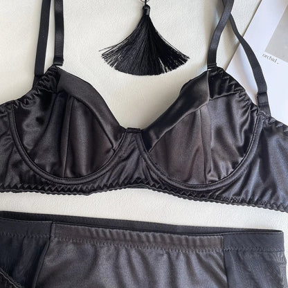 Komplet bielizny z spódniczką