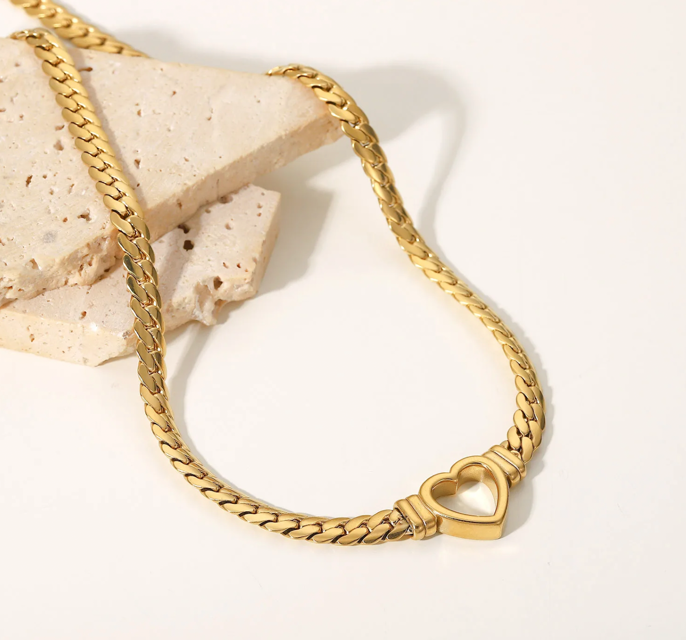 VENUS 18K GOLD PLATED HEART NECKLACE - Seldom Seen Styles